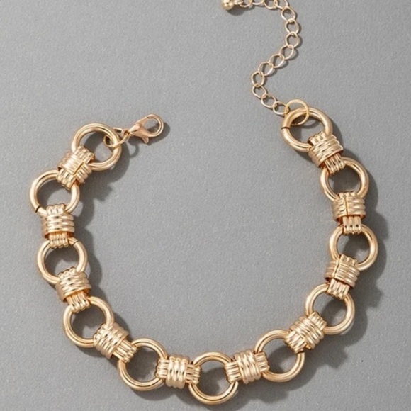 Gold Metal Chain Link Bracelet Accessory - Picture 1 of 3